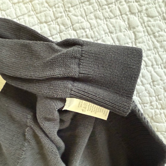 Everlane Dark Gray Turtleneck Sweater - Picture 2 of 7